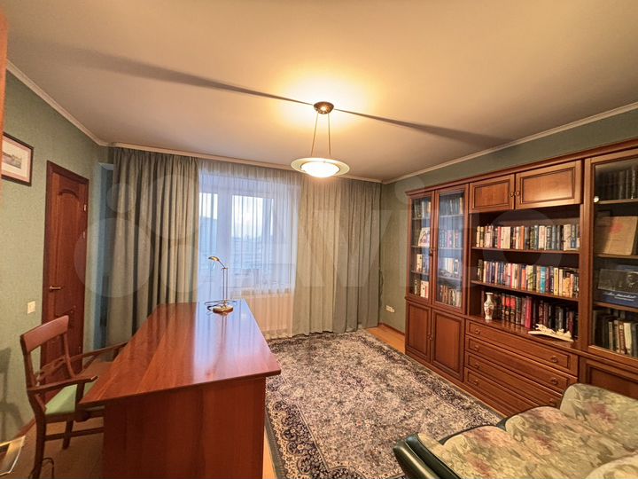 4-к. квартира, 175 м², 4/10 эт.