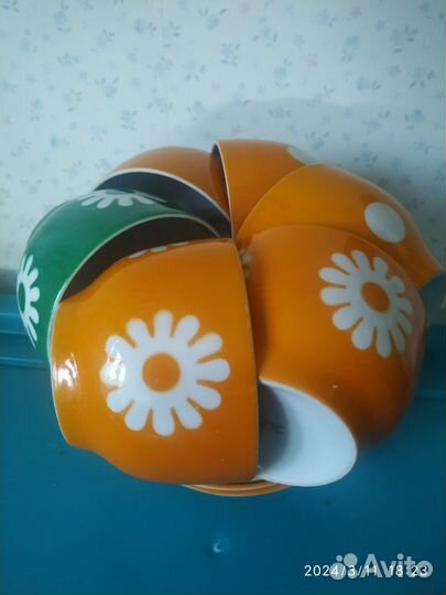 Чашки с блюдцами