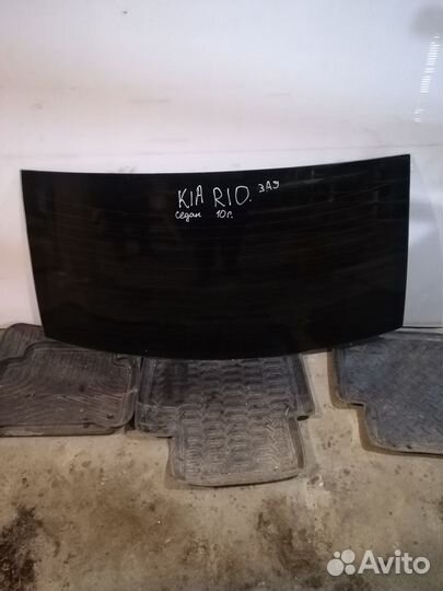Стекло заднее Kia Rio 2 10 г. рестайлинг