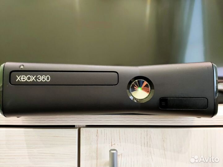 Xbox 360 slim 320 Gb прошит freeboot, 2 джойстика