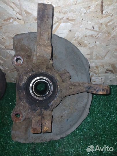 Поворотный кулак передний Mitsubishi Lancer X