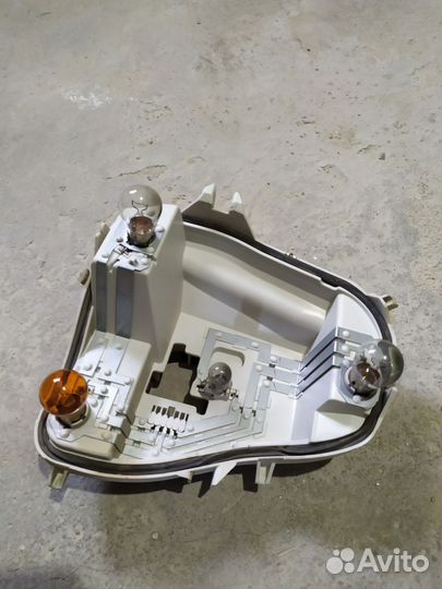 Задний правый фонарь volkswagen polo