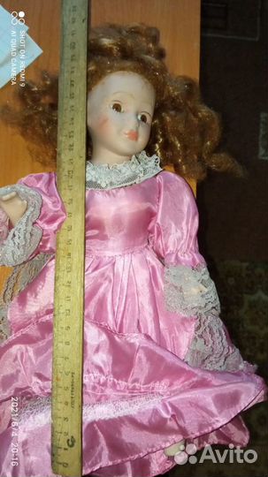 Кукла фарфоровая