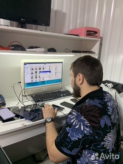 Программист по ремонту телефонов