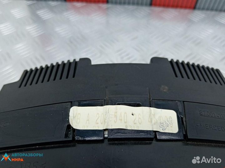 Щиток приборов (приборная панель) Mercedes-Benz