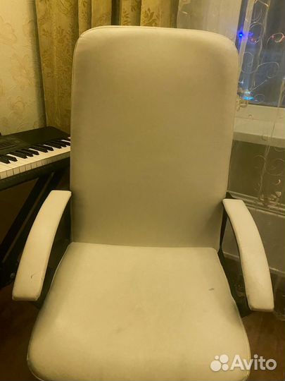 Офисное кресло