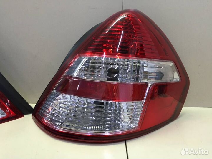 Фонарь задний левый Nissan Tiida C11 2007-2014