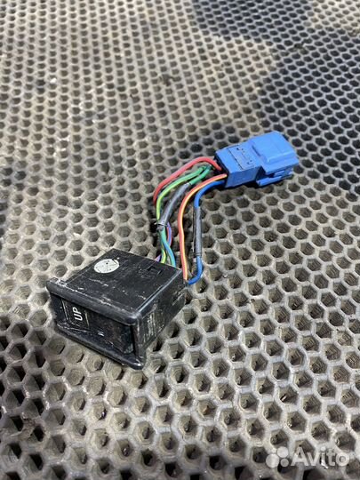 Кнопка стеклоподьемника багажника Toyota 4Runner