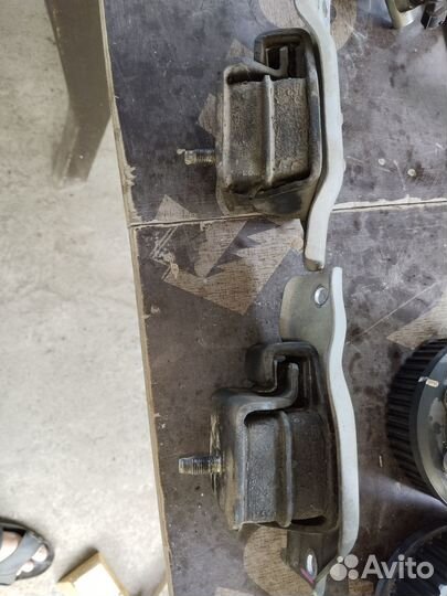 Подушка двигателя Subaru 41022FA000