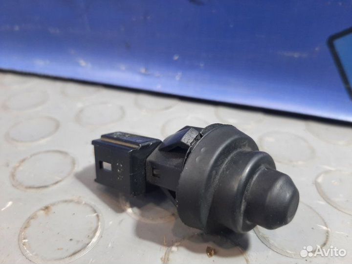 Концевик Nissan Terrano F4RE410