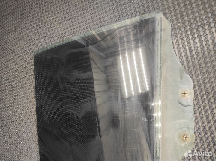 Стекло заднее правое Mitsubishi Galant 8