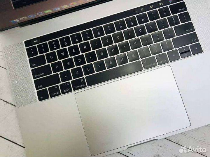 Apple MacBook Pro 15 2017 c Touch Bar/SSD 500GB