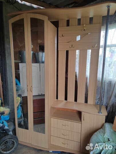 Прихожая со шкафом