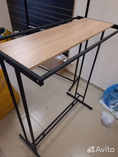 Стойка - вешало для одежды с верхней полкой