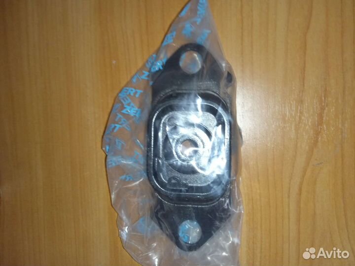 Опора двигателя задняя Nissan Primera (P12) 02