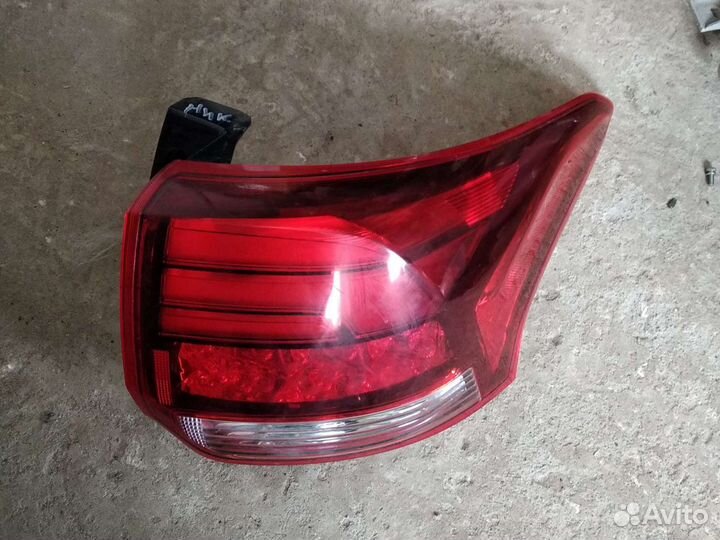 Фонарь Mitsubishi Outlander 3