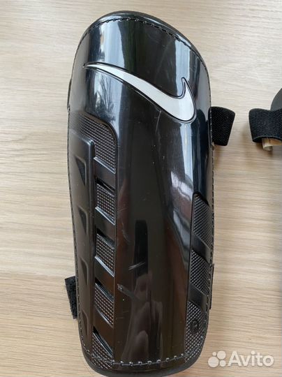 Щитки футбольные nike