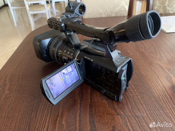 Профессиональная цифровая видеокамера Sony