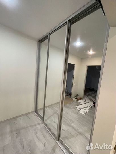 Шкаф с зеркалом