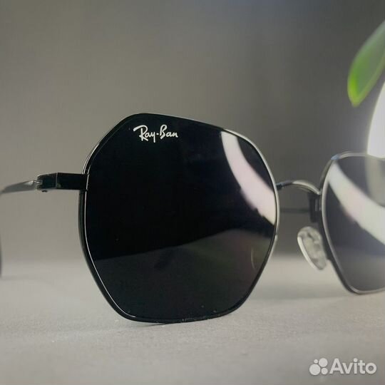 Солнцезащитные очки Ray Ban