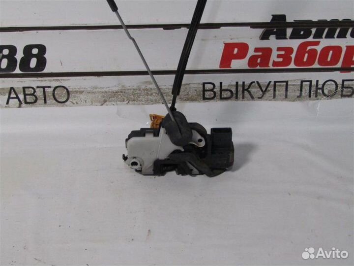 Замок двери передней правой Chevrolet Cruze седан
