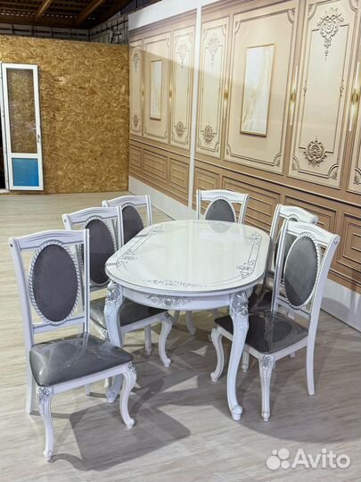 Кухонный стол и стулья