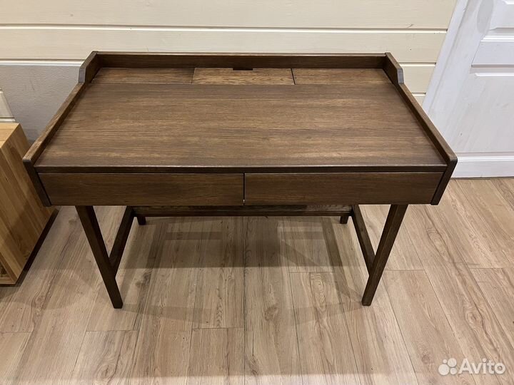 Компьютерный стол с ящиками из массива дуба
