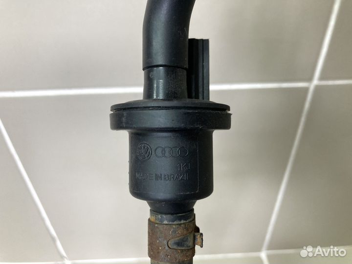 Клапан с патрубками вентиляции Skoda Fabia 2010-15