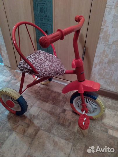 Трехколесный велосипед