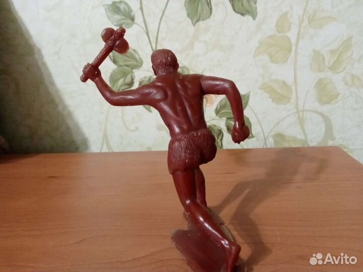 Пластмассовая фигурка 12 см