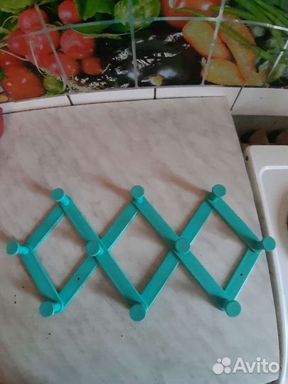 Вешалка настенная