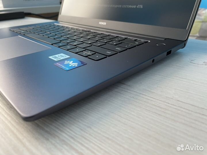 Honor MagicBook X 15 i3 4ядра/8Gb/SSD 256Gb