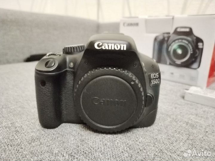 Зеркальный фотоаппарат Canon eos 550d