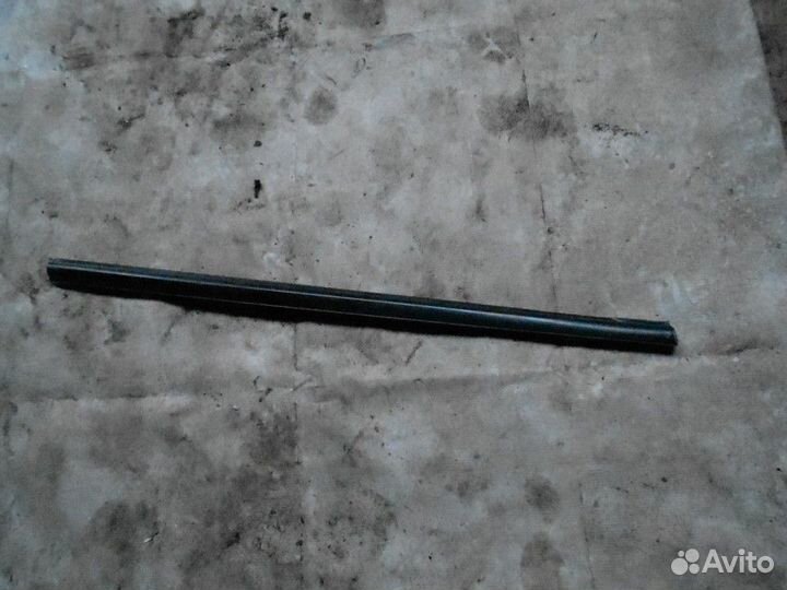 Уплотнитель стекла заднего правого (внешний) Kia S