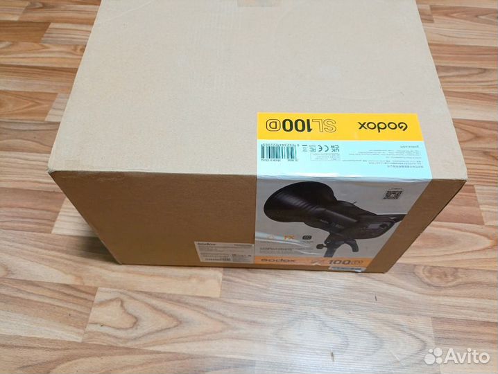 Осветитель студийный godox sl100d