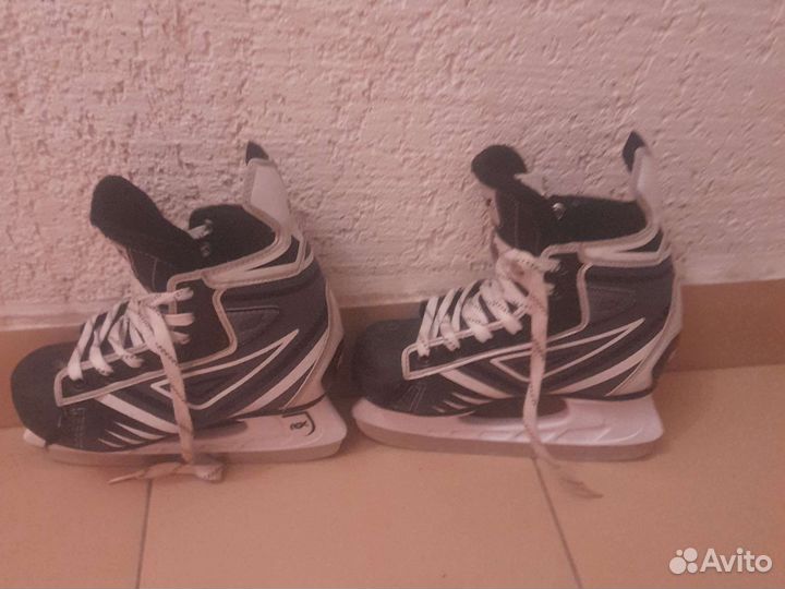 Коньки хоккейные