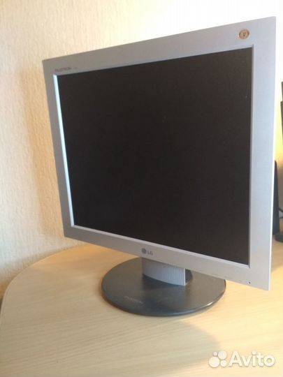 Монитор LG Flatron L1730S
