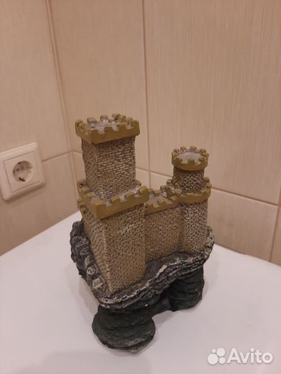 Замок для аквариума
