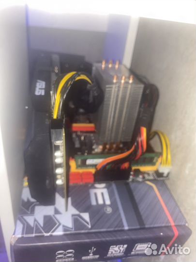 Материнская плата с процессором и памятью x79