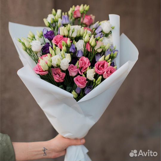 Букет из разноцветных эустом 53 шт