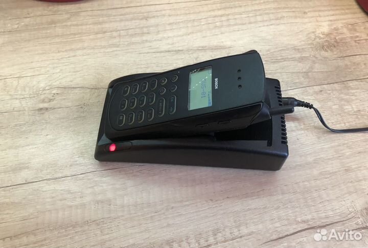 Два телефона Bosch Cartel MT 8G 2 и M-COM214