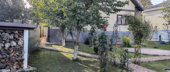 Дом 218,2 м² на участке 7,1 сот.