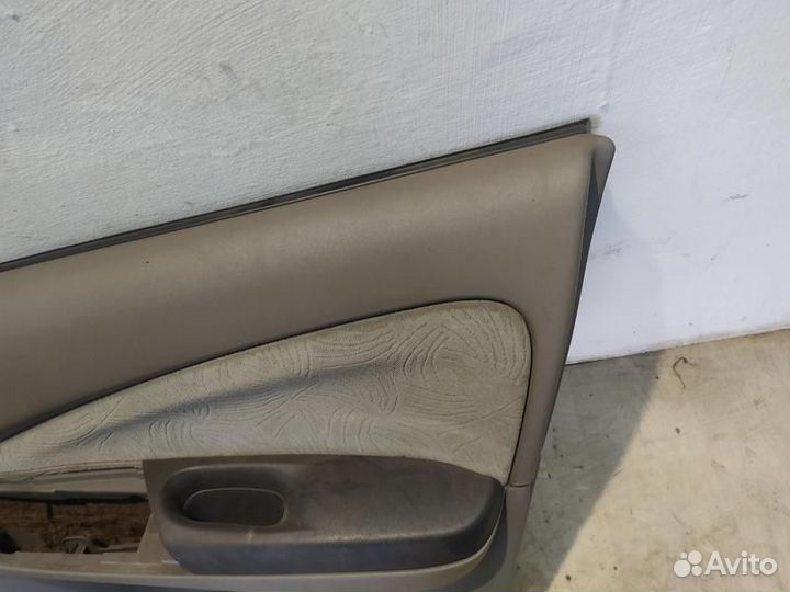 Обшивка передней правой двери Nissan Almera N16