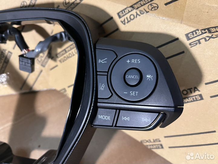 Накладка кнопки руля Toyota Camry 70, Rav 5 Xa 50
