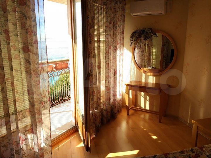 Дом 500 м² на участке 5 сот.