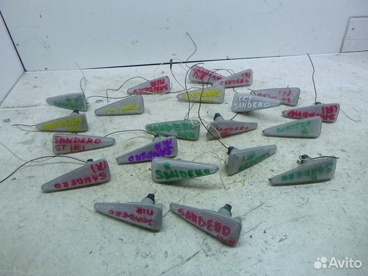 Повторитель на крыло правый renault sandero 2009