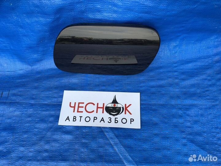 Лючок бензобака черный Volkswagen Touareg до 2010