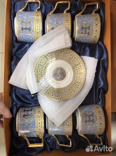 Набор чашек с блюдцами