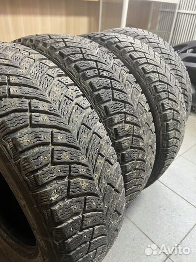 Michelin X-Ice North 4 215/65 R17