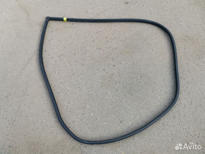 Уплотнитель двери Subaru Impreza WRX STI GRF GRB